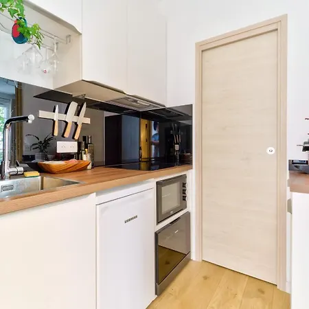 Parisian Charm, Modern & Quiet *