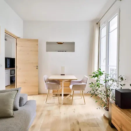 Parisian Charm, Modern & Quiet