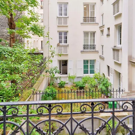 Lejlighed Parisian Charm, Modern & Quiet