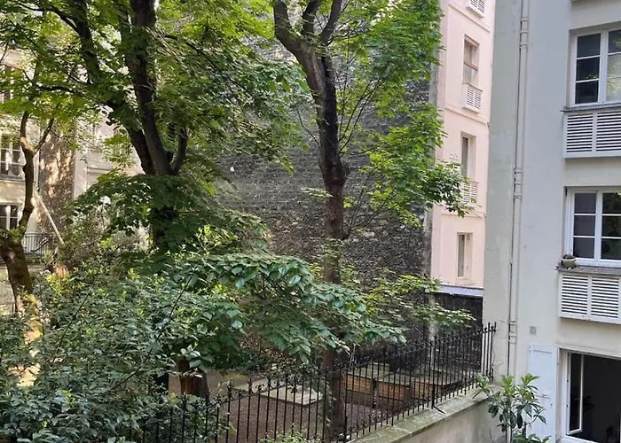 Parisian Charm, Modern & Quiet