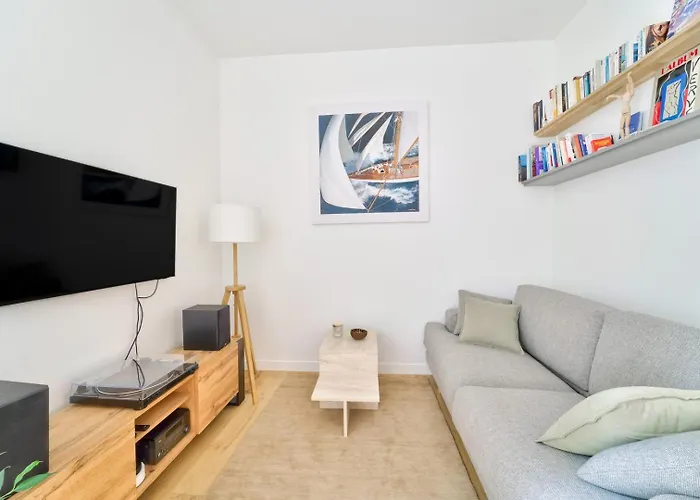 Parisian Charm, Modern & Quiet Apartment