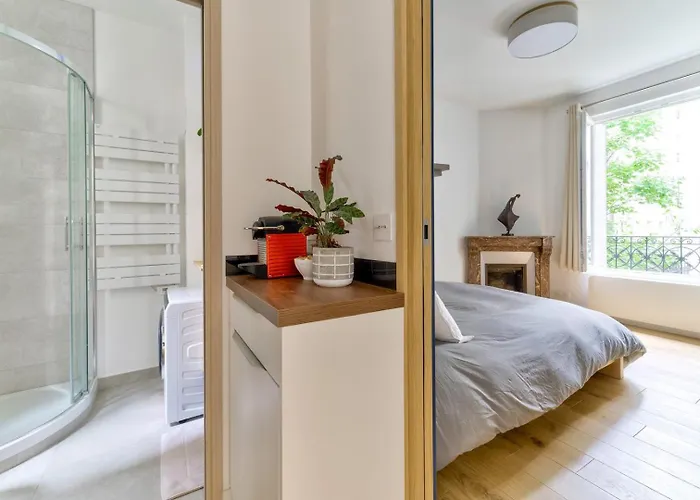 Parisian Charm, Modern & Quiet דירה פריז