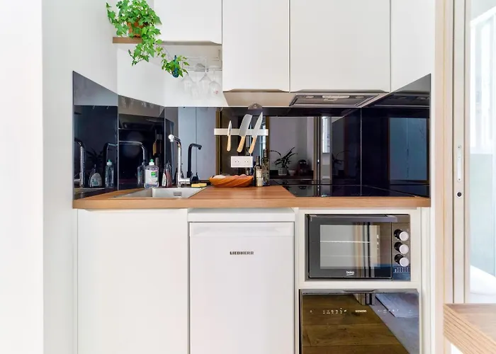 Parisian Charm, Modern & Quiet *