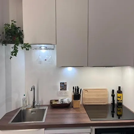 Parisian Charm, Modern & Quiet * 巴黎